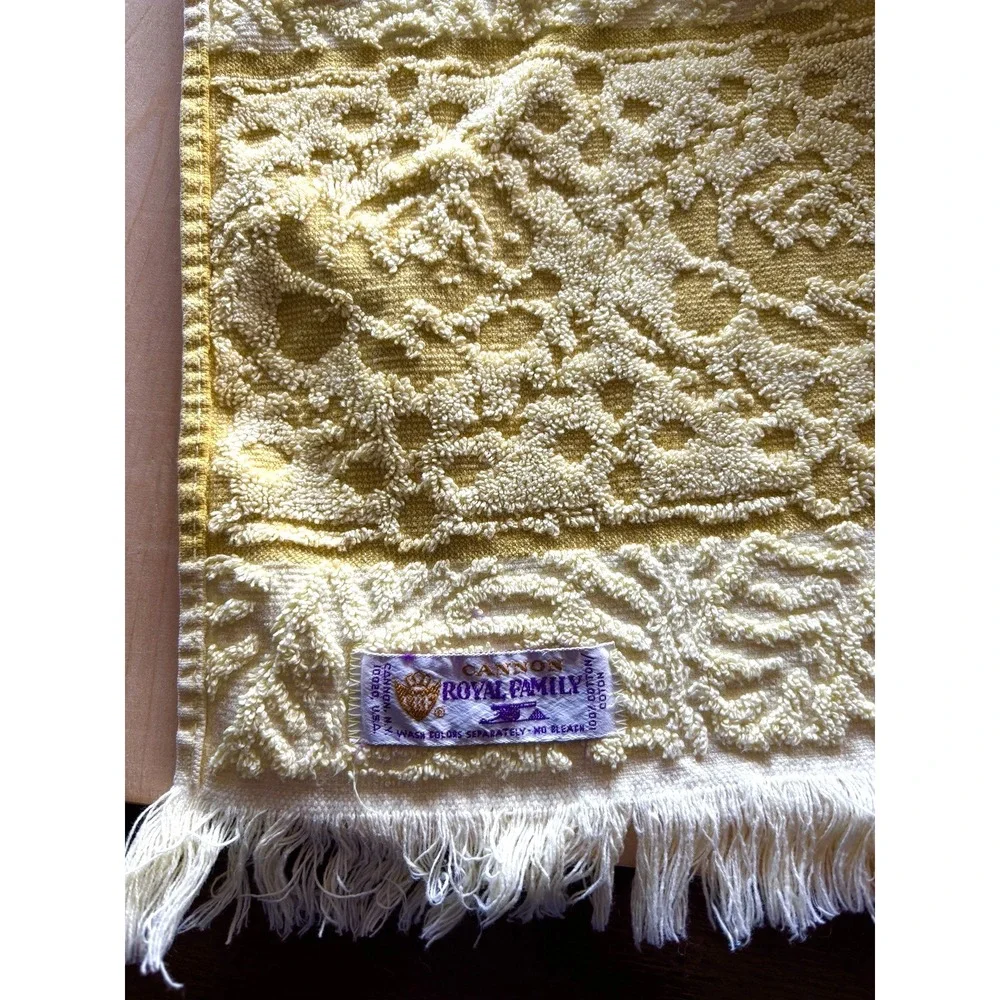 Vintage Cannon Royal Family Bath Towel Thick Sculptured Pale Yellow Rose Floral